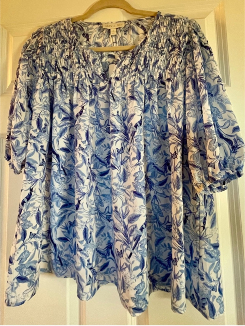Alex & Lili Women's Blue Floral Blouse Size Large NWT